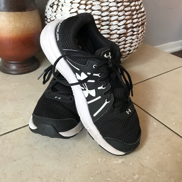 black workout shoes